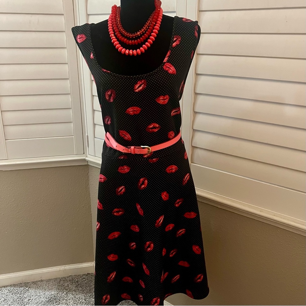 Black and hot pink lips print scuba dress  in a size 4XL. - Picture 2 of 3
